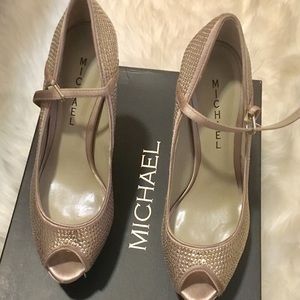 ❗️SOLD❗️MICHAEL Adelia Champagne open toe pumps!